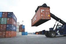 Doanh nghiệp vẫn “kêu” vì phải gánh nhiều chi phí bất hợp lý. Ảnh: Lê Tiên