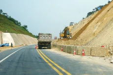 Tại các dự án PPP, nếu cấp bảo lãnh không thận trọng có thể tác động đến nợ công trong giai đoạn trước mắt. Ảnh: Gia Khoa