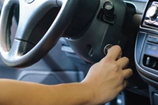 Nhiều người dân vẫn mua bán trao tay, không thực hiện đầy đủ các quy định về giao dịch mua bán tài sản. Ảnh: Gia Khoa