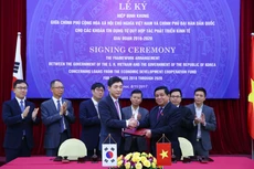 Hiệp định tín dụng khung tạo cơ sở để lựa chọn, triển khai các dự án sử dụng vốn từ Quỹ hợp tác phát triển kinh tế Hàn Quốc trong giai đoạn 2016 – 2020. Ảnh: Lê Tiên
