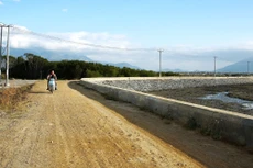 Hai khoản vay của ADB sẽ giúp cải thiện kết nối giao thông, cấp nước nông thôn cho các tỉnh trong vùng dự án. Ảnh: Nhã Chi