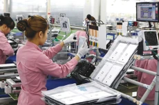 Có ít DN trong nước mạnh dạn đầu tư dây chuyền công nghệ sản xuất theo chiều sâu. Ảnh: Hà Thanh