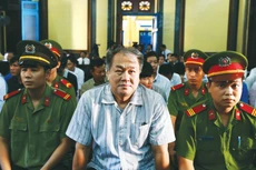 Phạm Công Danh đã bị đưa ra xét xử vì phạm tội “Cố ý làm trái quy định của Nhà nước trong quản lý kinh tế gây hậu quả nghiêm trọng”. Ảnh: Hoàng Điệp