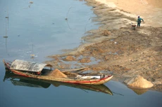 Diễn biến của hoạt động khai thác cát trái phép ngày càng trở nên phức tạp. Ảnh: Nhật Trâm