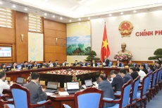 Thủ tướng đánh giá, các bộ, ngành, địa phương đã tích cực chỉ đạo tháo gỡ khó khăn, đưa môi trường đầu tư kinh doanh lên thang bậc mới. Ảnh: Quang Hiếu