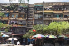 Cả hai dự án cải tạo chung cư cũ mà Công ty CP Đầu tư dịch vụ tài chính Hoàng Huy được lựa chọn thực hiện gần đây đều theo hình thức chỉ định thầu. Ảnh: Minh Huệ