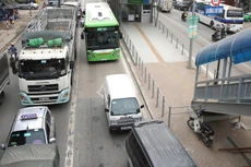 Nhiều ý kiến cho rằng, xe buýt nhanh vẫn chậm. Ảnh: Lê Tiên