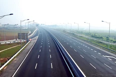 Trong bối cảnh vốn dành cho đầu tư công ngày càng thắt chặt lại thì việc tận dụng những thế mạnh của PPP là rất cần thiết. Ảnh: Nhã Chi