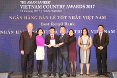 Phó Tổng Giám đốc BIDV Lê Trung Thành đại diện BIDV nhận giải thưởng Ngân hàng Bán lẻ tốt nhất Việt Nam lần thứ 3 do The Asian Banker bình chọn
