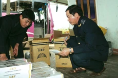 Doanh nghiệp thuốc lá Việt lo lắng về sức ép cạnh tranh nếu thuốc lá lậu được tái tiêu thụ. Ảnh: Huyền Trang