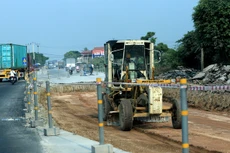 Đến hết tháng 12/2016, tổng nguồn vốn NSNN và trái phiếu chính phủ toàn ngành GTVT giải ngân được 33.387 tỷ đồng, đạt 75,2% kế hoạch. Ảnh: Lê Tiên