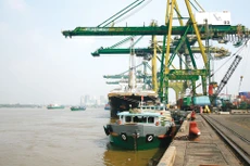 Các doanh nghiệp khai thác cảng biển đang cạnh tranh gắt gao về giá. Ảnh: Nhã Chi