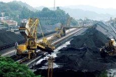 Để mua được thiết bị có chất lượng phục vụ cho ngành than thì các chủ đầu tư, bên mời thầu phải xây dựng được HSMT tốt. Ảnh: Bảo Anh