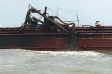 Làm rõ vụ xả thải gần bờ giáp ranh giữa Nghệ An và Thanh Hóa