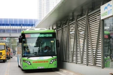 Giá xe buýt BRT do nhà thầu Trường Hải cung cấp là 4,91 tỷ đồng/xe, chưa bao gồm chi phí vận hành, đào tạo lái xe và VAT. Ảnh: Lê Tiên