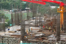 Tình trạng thi công vượt quá vốn kế hoạch được giao, gây nợ đọng xây dựng cơ bản, tạo áp lực lớn đến cân đối ngân sách nhà nước. Ảnh: Nhã Chi