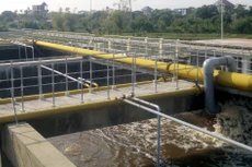 Đang lựa chọn nhà thầu thực hiện Gói thầu số 3: Xây dựng hệ thống cống bao cho sông Lừ thuộc Dự án Hệ thống xử lý nước thải Yên Xá, TP. Hà Nội. Ảnh: Nhã Chi