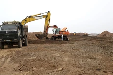 Để kiểm soát nợ công, phải có những giải pháp đồng bộ, đặc biệt là chấn chỉnh những tồn tại trong đầu tư công. Ảnh: Nhã Chi