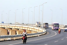 Cầu Vĩnh Tuy giai đoạn 2 có thiết kế hình dáng giống như cầu Vĩnh Tuy đã xây dựng trong giai đoạn 1, với tổng mức đầu tư khoảng 2.561 tỷ đồng. Ảnh: Nhã Chi