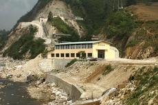 Một số chủ đầu tư không chấp hành nghiêm các quy định khi xây dựng dự án thủy điện, gây ảnh hưởng xấu tới môi trường. Ảnh: Hoàng Hiệp