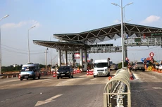 Sự phản đối của người dân đối với một số trạm BOT là do họ phải trả phí một cách bất công bằng. Ảnh: Lê Tiên