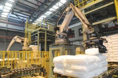 Robot tự động bốc xếp hạt nhựa Polypropylen - Công nghiệp 4.0 tại Nhà máy Lọc dầu Dung Quất