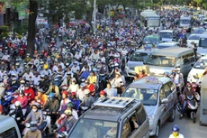 Thu phí đường bộ xe ô tô tăng hơn 10%