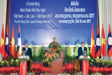Thủ tướng hai nước phát động Năm Đoàn kết hữu nghị Việt Nam - Lào, Lào - Việt Nam 2017. Ảnh: Quang Hiếu