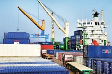 Để tăng trưởng cao phải thúc đẩy 3 yếu tố quan trọng là tiêu dùng, xuất nhập khẩu và đầu tư. Ảnh: Lê Tiên