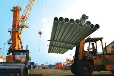 5 tháng đầu năm 2017, xuất khẩu thép tăng 39% về khối lượng và tăng 74% về giá trị. Ảnh: Lê Tiên