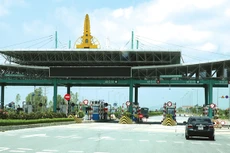 Sẽ sử dụng dữ liệu từ trạm thu giá dịch vụ sử dụng đường bộ không dừng để kiểm soát tải trọng xe. Ảnh: Lê Tiên