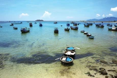 Các chuyên gia của Hiệp hội Du lịch Thế giới cho rằng, vịnh Vân Phong là một trong những thắng cảnh nghỉ ngơi đẹp nhất trong khu vực châu Á. Ảnh: Lê Tiên