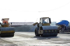 Nhiều gói thầu xây lắp không quá 5 tỷ đồng vẫn luôn nằm trong tầm ngắm của các doanh nghiệp vừa và lớn. Ảnh: Tường Lâm