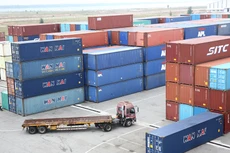 Thông qua thỏa thuận các khoản thanh toán tiền mua 9.000 container, Nguyễn Hồng Anh đã lừa đảo, chiếm đoạt của ngân hàng hơn 21 triệu USD. Ảnh: Lê Tiên