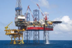 Bất chấp sự sụt giảm sản lượng khai khoáng và dầu thô, nền kinh tế tiếp tục đạt kết quả khả quan. Ảnh: Hoàng Hà