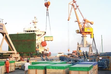 Nhập siêu quý I/2017 là 1,9 tỷ USD, bằng 4,3% kim ngạch xuất khẩu. Ảnh: Lê Tiên