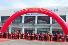 Thủ tướng Chính phủ Phạm Minh Chính cắt băng khánh thành sân bay Điện Biên