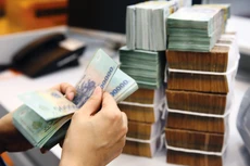 Theo Dự thảo Luật Các tổ chức tín dụng (sửa đổi), tổng dư nợ cấp tín dụng đối với một khách hàng và người có liên quan không vượt quá 15% vốn tự có của ngân hàng thương mại. Ảnh: Lê Tiên