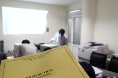 Trong 23 nhân sự chủ chốt hồ sơ mời thầu yêu cầu, có tới 19 nhân sự phải đáp ứng hàng loạt chứng chỉ hành nghề. Ảnh minh họa: Huyền Trang