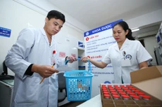 Việt Nam phải nhập khẩu nhiều loại vắc xin, thuốc đặc trị do không có công nghệ sản xuất. Ảnh: Lê Tiên