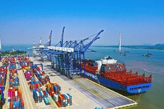 Cán cân thương mại thặng dư gần 22 tỷ USD