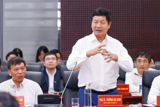 Chủ tịch FPT Trương Gia Bình cho rằng, để phát triển ngành công nghiệp bán dẫn, yếu tố tiên quyết là phải phát triển nguồn nhân lực, đồng thời với việc mở rộng hợp tác với các tập đoàn hàng đầu