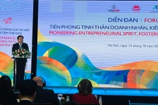 Thứ trưởng Bộ Kế hoạch và Đầu tư Trần Duy Đông phát biểu khai mạc Diễn đàn