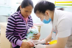 Tình trạng thiếu vắc xin 5 trong 1 phục vụ chương trình tiêm chủng mở rộng xảy ra ở một số địa phương từ cuối năm 2022 và trên diện rộng vào đầu năm 2023. Ảnh minh họa: NC