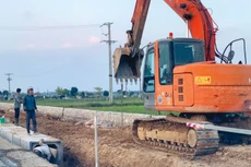 Một số gói thầu giao thông có quy mô nhỏ, nhưng hồ sơ mời thầu quy định tiêu chuẩn đánh giá về thiết bị không khác gì các gói thầu giao thông trọng điểm cấp quốc gia. Ảnh minh họa: Lê Tiên