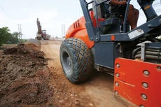 Một số bên cho thuê thiết bị đã cung cấp tài liệu chứng minh không hợp pháp cho nhà thầu khi ký hợp đồng nguyên tắc. Ảnh: Nhã Chi
