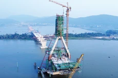 Cầu Đồng Việt vượt sông Thương nối Bắc Giang và Hải Dương là cầu dây văng một mặt phẳng đầu tiên và lớn nhất tại Bắc Giang. Ảnh: Tường Lâm