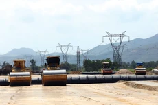 Thúc đẩy đầu tư công là giải pháp quan trọng góp phần đạt được mục tiêu tăng trưởng kinh tế năm 2024. Ảnh: Huyền Trang