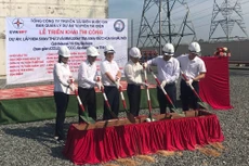 Các đại biểu thực hiện nghi thức triển khai thi công Dự án