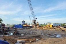 Thi công Dự án thành phần 1 cao tốc Châu Đốc - Cần Thơ - Sóc Trăng trên địa bàn tỉnh An Giang. Ảnh: Ngọc Tuấn